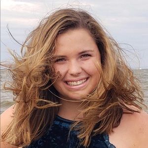 Meet your Posher, Delaney